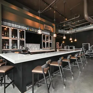 Aloft Center Hotel